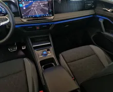 Notranja slika - Volkswagen Tiguan - 1.5 eTSI BMT Life DSG 1 Lastnik-Tov.garancija - 11 - Predogledna slika