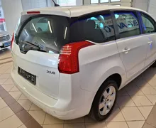 Notranja slika - Peugeot 5008 - ACTIVE 1.6 HDI KREDIT BREZ POLOGA ODLIČNO OHRANJ.. - 10 - Predogledna slika