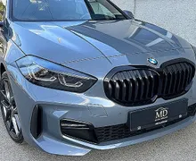 Zunanja slika - BMW Serija 1 - : 118i M SPORT-VIRTUAL-GRETJE SEDEŽEV-FUL LED - 1 - Predogledna slika