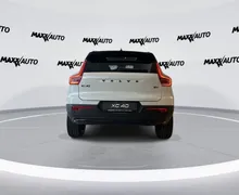 Zunanja slika - Volvo XC40 - B4 P Ultra Black Edition 3 leta garancije + 3 se.. - 5 - Predogledna slika