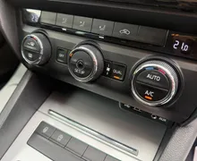 Notranja slika - Škoda Octavia - Combi 2.0 TDI Elegance - 12 - Predogledna slika