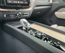 Notranja slika - Volvo XC60 - B5  P  AWD Plus Dark 3 leta garancije + 3 servisi - 19 - Predogledna slika