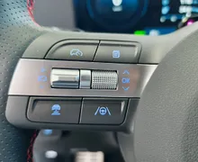 Zunanja slika - Hyundai Kona - 65kWh PREMIUM NLINE-AKT.T-TOP.ČR-AMBIENT-LED-VIDEO - 9 - Predogledna slika
