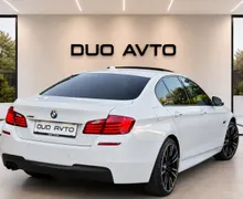 Notranja slika - BMW serija 5: - 520D-M SPORT-HEAD UP-USNJE-ACC-NA OBROKE TUJCI - 12 - Predogledna slika