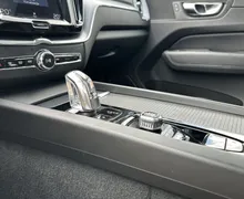 Notranja slika - Volvo XC60 - T8 Recharge Twin Engine AUT  Zračno Kljuka Pano... - 12 - Predogledna slika