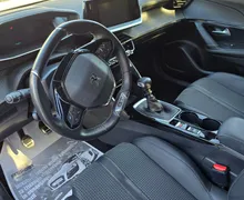 Notranja slika - Peugeot 2008 - 1,2 PureTech 130 S&S GT Line - 6 - Predogledna slika