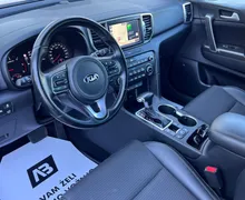 Notranja slika - KIA Sportage - 4WD 2.0 CRDI+SLO+KEYLESS GO+MRTVI KOT+KAMER... - 11 - Predogledna slika