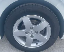 Zunanja slika - Peugeot 208 - 1.2 PureTech 82 ALLURE biserno bele barve - 2 - Predogledna slika