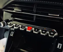 Zunanja slika - Peugeot 2008 - 1,2 PureTech 100 S&S Allure - 18 - Predogledna slika