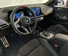 Notranja slika - BMW serija 1: - M135 xDrive |360K|ACC|HUD|Harman|Gretje|KeyGo| - 9 - Predogledna slika
