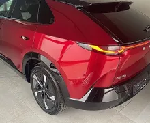 Zunanja slika - Mazda CX-6e - 258ps RWD TAKUMI 21 col ČRNO USNJE - 3 - Predogledna slika