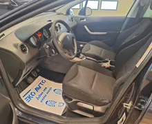 Notranja slika - Peugeot 308 - 1.6 HDI LED-NAVI-TV-AUT. KLIMA-KREDIT BREZ POLOG - 9 - Predogledna slika