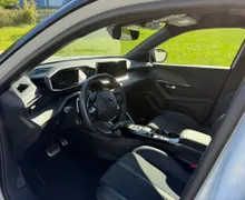 Notranja slika - Peugeot 2008 - 1,2 PureTech 130 S&S GT + kom. zimskih gum - 9 - Predogledna slika