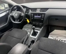 Notranja slika - Škoda Octavia - Combi 2.0 TDI Elegance - 10 - Predogledna slika