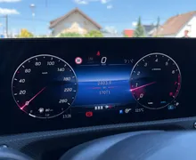 Notranja slika - Mercedes-Benz A-Razred - 180 AMG Line |ACC|Kamera|Gretje|AmbientL|PDC|SLO|. - 8 - Predogledna slika
