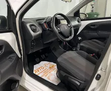 Notranja slika - Peugeot 108 - 1.2-CABRIO-TEMPOMAT-LED-KAMERA-ALU-ODLIČEN... - 9 - Predogledna slika