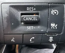 Notranja slika - Nissan Qashqai - CROSSOVER 1.3MHEV 140.NAVI.ACC.KAMERA.LED.BENCIN - 10 - Predogledna slika