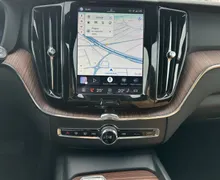 Notranja slika - Volvo XC60 - B4 D AWD Plus Dark Avt. Zračno Pano ACC Kljuka - 18 - Predogledna slika