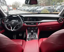 Notranja slika - Alfa Romeo Stelvio - Q4 2,2 Diesel 210 Business Avt. - 3 - Predogledna slika