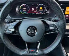 Notranja slika - Škoda Octavia - 1.4 PHEV RS-Head Up-ACC-Mrtvi kot-Matrix-Masaža... - 8 - Predogledna slika