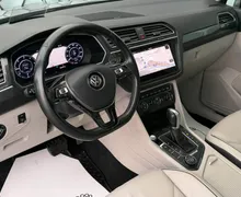 Notranja slika - Volkswagen Tiguan - 2.0 TDI•DSG•4X4•PANO•R LINE•FUL LED•VIRTUAL•ACC• - 8 - Predogledna slika