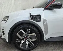 Zunanja slika - Renault 5 E-Tech Electric - Techno EV40 + Paket Zima+Udobje+Vožnja+Parkiran - 8 - Predogledna slika