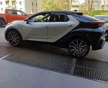 Zunanja slika - Toyota C-HR - 2.0 hibrid  HEV  GR SPORT PREMIERE - 2 - Predogledna slika