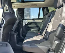 Notranja slika - Volvo XC90 - T8 AWD PLUG-IN HYBRID ULTRA DARK – 7 SEDEŽEV - 11 - Predogledna slika