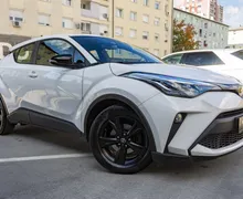 Zunanja slika - Toyota C-HR - CH-R 1.8 HYBRID SMART-BLACK PACK-LED-ACC-KAM-SLO-17C - 3 - Predogledna slika