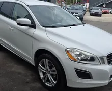 Zunanja slika - Volvo XC60 - FWD D4 MOMENTUM AVTOMATIK-ALU PLATIŠČA-KLIMA-NAVI - 3 - Predogledna slika