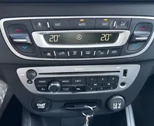 Notranja slika - Renault Megane - Grandtour 1.5 dCi NAVI+TEMPOMAT+PDC... - 14 - Predogledna slika