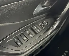 Notranja slika - Peugeot 308 - 1.2 PURETECH 130 ALLURE.LED.NAVI.USNJE.ALU.ACC - 17 - Predogledna slika
