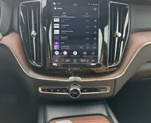 Notranja slika - Volvo XC60 - B4 D AWD Plus Dark Avt. Zračno Pano ACC Kljuka - 16 - Predogledna slika