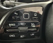 Notranja slika - Mercedes-Benz GLB-Razred - GLB 200 d 4MATIC Avt.NEMŠKI.KAMERA.PANORAMA.NAVI - 12 - Predogledna slika
