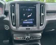 Notranja slika - Volvo XC40 - T3 Momentum Avt - 19 - Predogledna slika