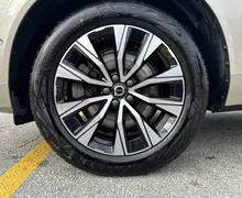 Notranja slika - Volvo XC60 - B4 D AWD Plus Dark Avt. Zračno Pano ACC Kljuka - 9 - Predogledna slika