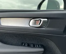 Notranja slika - Volvo XC40 - B3 P Core AT DCT 3 leta garancija+3 servisi... - 13 - Predogledna slika