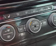 Zunanja slika - Volkswagen Golf - 2.0 GTI PERFORMANCE DSG XENON-NAVI-ALU19-GRETJE SŽ - 17 - Predogledna slika