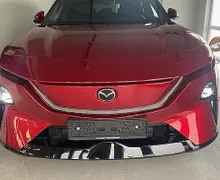 Zunanja slika - Mazda CX-6e - 258ps RWD TAKUMI 21 col ČRNO USNJE - 1 - Predogledna slika