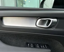 Notranja slika - Volvo XC40 - B3 P Core AT DCT 3 leta garancije + 3 servisi - 13 - Predogledna slika