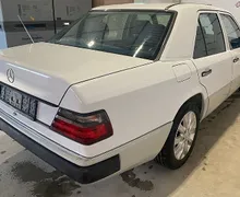 Zunanja slika - Mercedes-Benz E-Razred - 230 BREZ RJE - KLIMATRONIC - ALU - VRHUNSKO STANJE - 4 - Predogledna slika