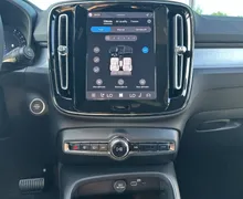 Notranja slika - Volvo XC40 - B3 P Plus Dark AT DCT... - 18 - Predogledna slika