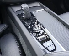 Zunanja slika - Volvo XC60 - B4D AWD AUT Momentum Pro+ACC+KAM.+12.MES.JAMSTVO - 14 - Predogledna slika