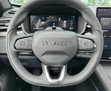 Notranja slika - Lynk & Co 01 - More 2025 Priključni hibrid... - 14 - Predogledna slika