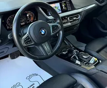 Notranja slika - BMW serija 1: - 118D•AUT•M PAKET•VIRTUAL•PANO•ACC•KEYLESS•KAMERA•. - 8 - Predogledna slika