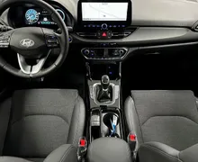 Zunanja slika - Hyundai i30 - 1.5 T-GDI 140 PREMIUM-SMART- WINTER-ECM-W.C. - 6 - Predogledna slika
