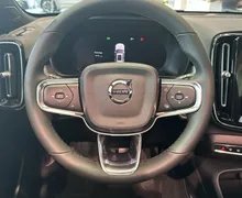 Notranja slika - Volvo XC40 - B4 P Ultra Black Edition 3 leta garancije + 3 se.. - 16 - Predogledna slika