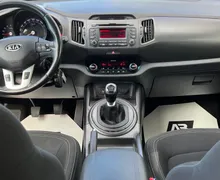 Notranja slika - KIA Sportage - 1.7 CRDi+SLO+ALU+PDC+USB - 11 - Predogledna slika