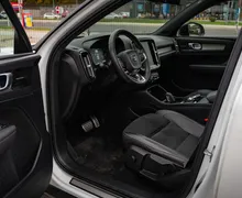 Notranja slika - Volvo XC40 - T4 AWD R-Design Avt. - 8 - Predogledna slika