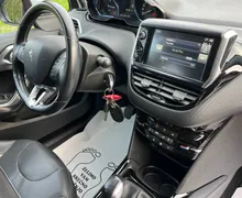 Notranja slika - Peugeot 2008 - 1.2 PureTech 110  ALLURE-AVT.KLIMA-LED-KAM-ODLIČ.. - 11 - Predogledna slika
